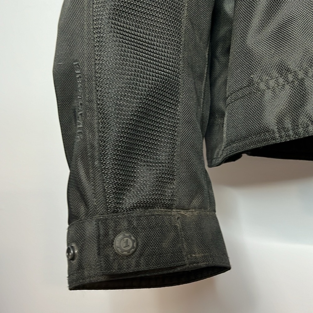 FIRSTGEAR XL BLACK and GRAY MOTORCYCLE RIDING JACKET - Picture 5 of 12